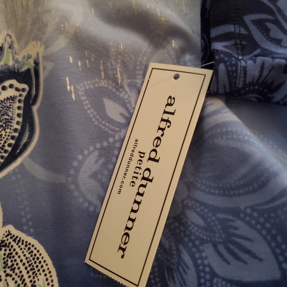 Alfred Dunner Spring Classic Ombre Floral Print Pintuck top with 3/4 Sleeve - Picture 6 of 6